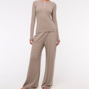 Abercrombie Lounge Cotton-Modal Wide Leg Pant in Gray Taupe, size M.
